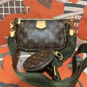 LOUIS VUITTON❤️🌟MONOGRAM MULTI POCHEETTE W/GREEN LONG STRAP⭐️